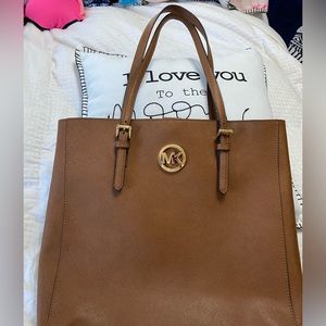 Medium MK TOTE excellent condition